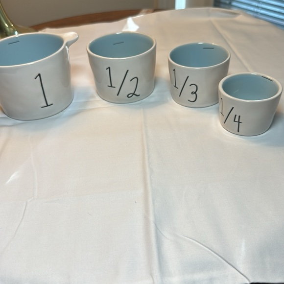 Rae Dunn Disney Cinderella Measuring Cups - Picture 7 of 7